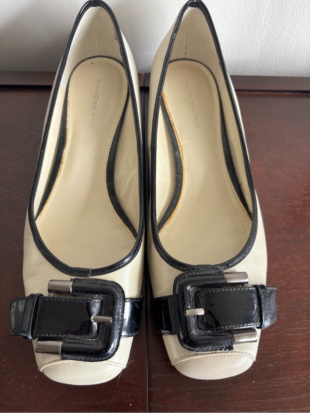 Bandolino Cream and Black Buckle Accent Ballet Flats